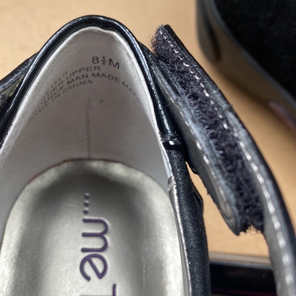 Me too LizbethII size 8.5 platform heels.   EUC - Picture 9 of 10